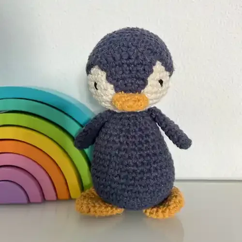 Hoooked Amigurumi DIY Kit W/Eco Barbante Yarn-Penguin Frosty – PAK328